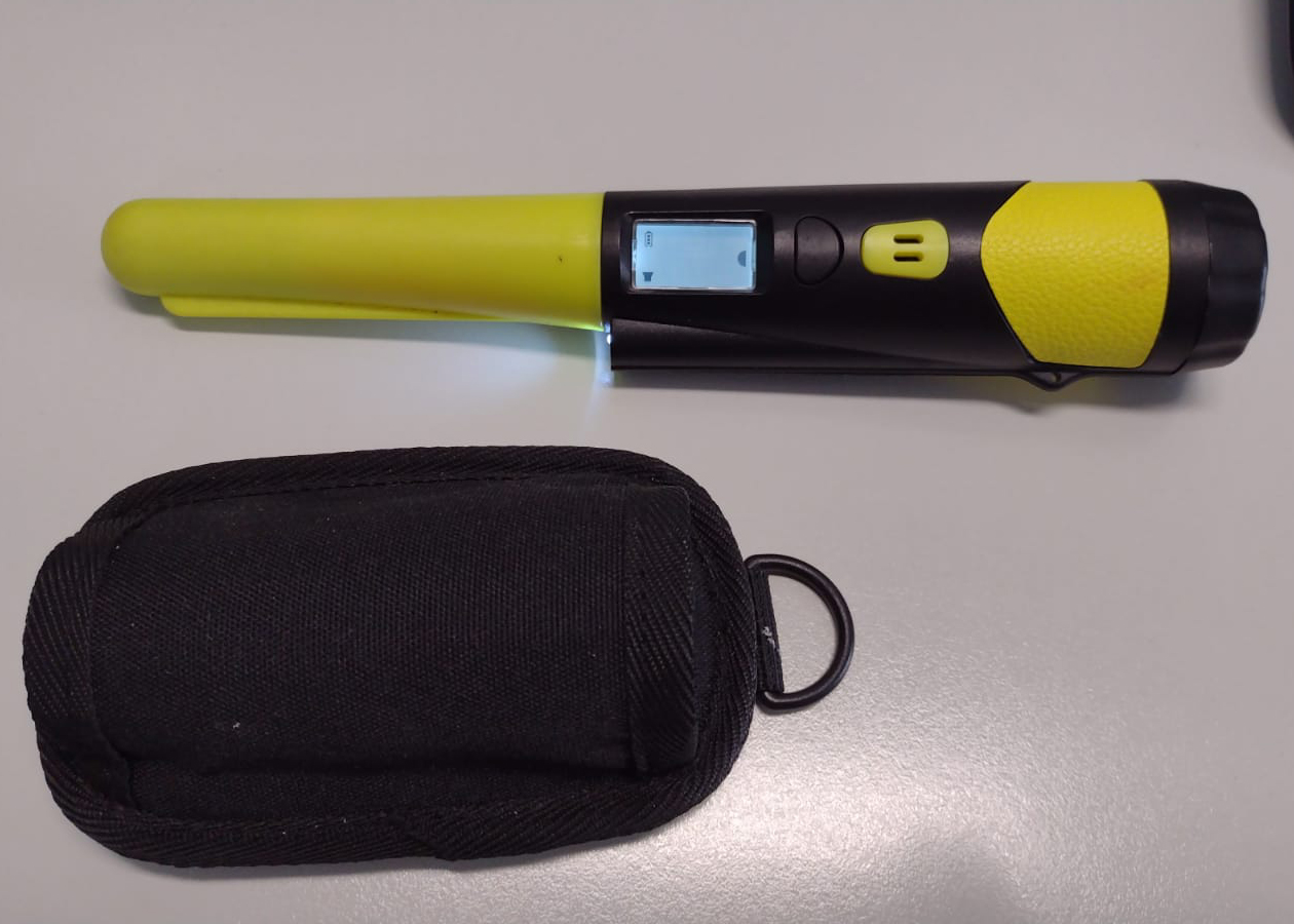 Gebraucht - Einfacher Pinpointer mit Holster und 9-V-Batterie